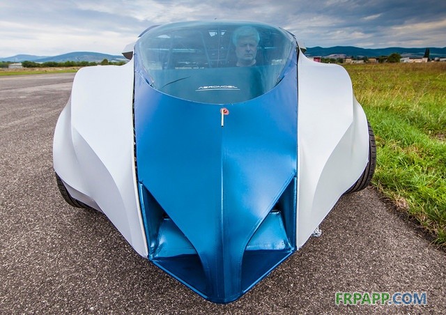 科幻造型  飛行汽車2016年開(kāi)始售賣 